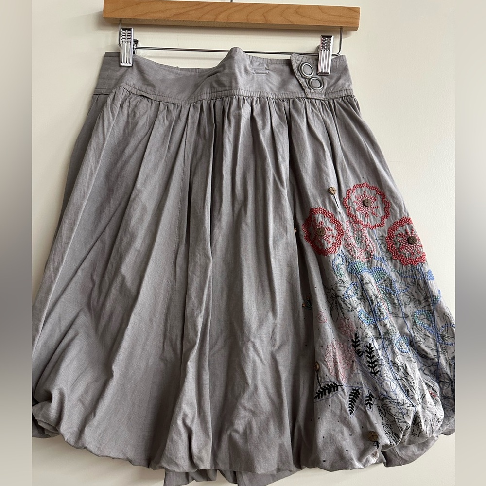 H&M Light Gray A-Line Skirt with Floral Embroidery